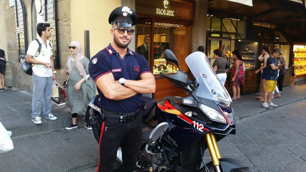 カラビニエリ　イタリア軍警察　バイク隊